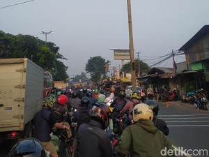 Suara Protes Pekerja Terjebak Macet Akibat PPKM Darurat: Lockdown Sekalian!