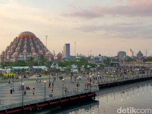 Mulai Berfungsi Hari Ini, Berikut 8 Fakta Masjid 99 Kubah Sempat Mangkrak