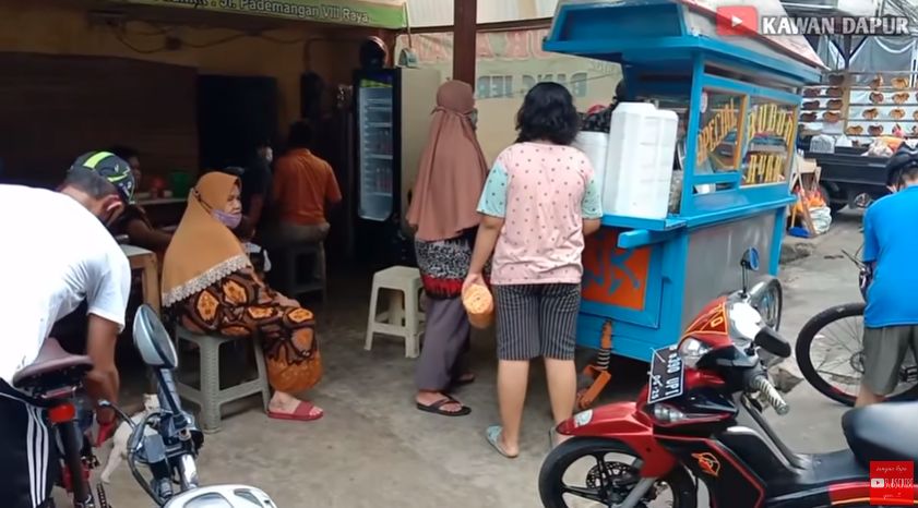 Inspiratif! Mantan Preman Terminal Kini Sukses jadi Juragan Bubur Ayam