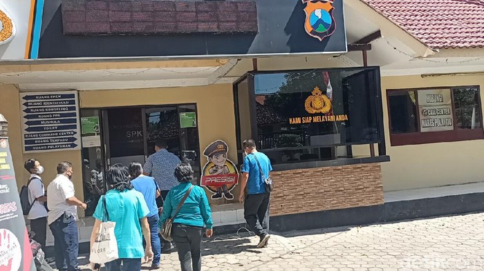 Keluarga pengusaha di Kota Probolinggo dilaporkan atas kasus dugaan penipuan dan penggelapan. Tiga orang terlapor merupakan warga Kelurahan Jati, Kecamatan Mayangan.