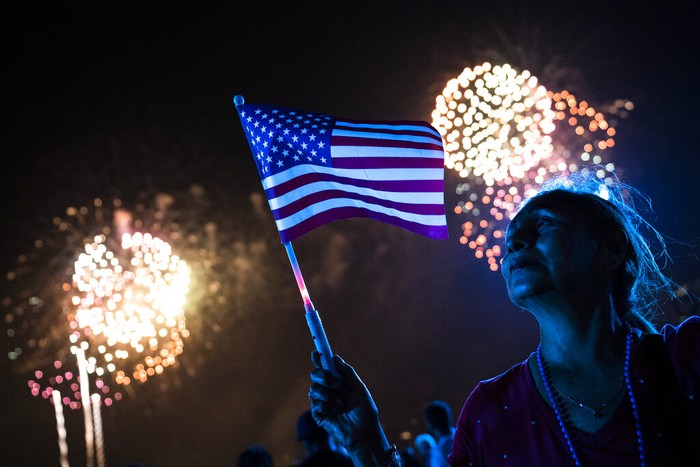 Amerika Serikat merayakan hari kemerdekaan pada 4 Juni 2021 dengan pesta kembang api. Yuks lihat bagaimana meriahnya pesta kembang apinya.
