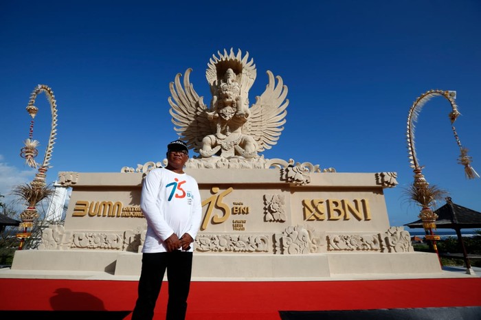 Patung replika Garuda Wisnu - BNI