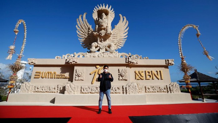 Patung replika Garuda Wisnu - BNI
