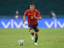 Kelima, Barcelona belum menambah amunisi di lini tengah setelah pemain incarannya, Georginio Wijnaldum memilih bergabung ke PSG. Pedri sang pemain muda, akan kembali berlaga di Olimpiade setelah Euro dan tentu si pemain akan kelelahan (Getty Images)