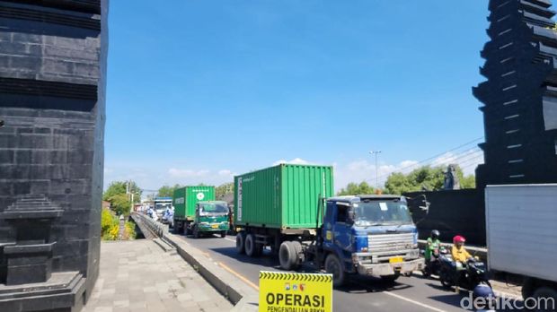 pemeriksaan di perbatasan gresik-surabaya