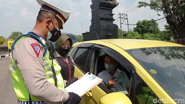 pemeriksaan di perbatasan gresik-surabaya