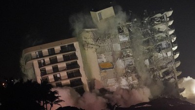 Struktur Rusak, Kondominium Terpaksa Diruntuhkan di Florida