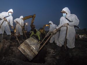 Pelanggar PPKM Darurat di Surabaya Diganjar Tur Bikin Peti Mati