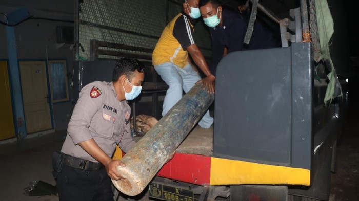 polisi kawal pendistribusian tabung oksigen