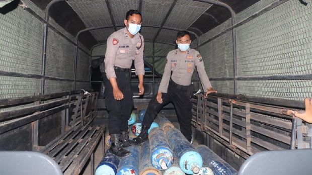 polisi kawal pendistribusian tabung oksigen