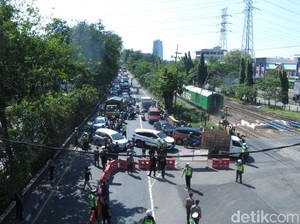 Kendaraan Selain Pelat W dan L Dilarang Masuk Sidoarjo Selama PPKM Darurat
