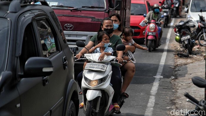 PPKM Darurat Jakarta Dinilai Belum Efektif PPKM Darurat di Ibu Kota dinilai belum efektif. Mobilitas masyarakat masih tinggi ditandai dengan kemacetan yang terjadi dimana-mana.