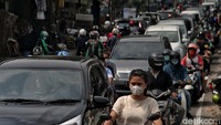 Pantauan di lapangan masih banyak para pegendara yang tidak mengetahui penyekatan sehingga jalan masih rame. 