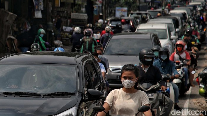 PPKM Darurat Jakarta Dinilai Belum Efektif PPKM Darurat di Ibu Kota dinilai belum efektif. Mobilitas masyarakat masih tinggi ditandai dengan kemacetan yang terjadi dimana-mana.