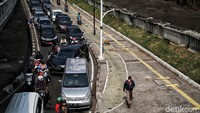 Budi mengingatkan, lonjakan kasus COVID-19 dalam beberapa waktu terakhir merupakan akibat dari mobilitas yang tidak terkontrol dan masyarakat sulit disiplin.