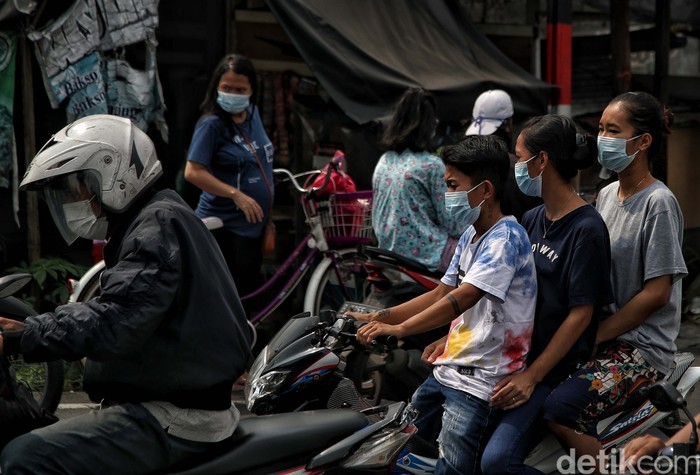 PPKM Darurat di Ibu Kota dinilai belum efektif. Mobilitas masyarakat masih tinggi ditandai dengan kemacetan yang terjadi dimana-mana.