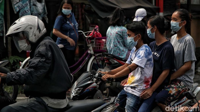 PPKM Darurat di Ibu Kota dinilai belum efektif. Mobilitas masyarakat masih tinggi ditandai dengan kemacetan yang terjadi dimana-mana.