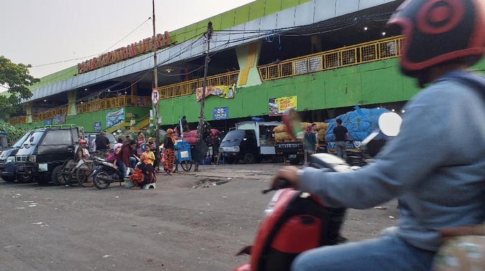 PPKM Darurat, Pasar Tradidisonal di Surabaya Masih Beroperasi