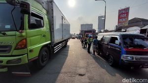PPKM Darurat Sekat Kendaraan di GT Padalarang