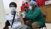 Ini momen sejumlah jemaat Vihara Tanda Bhakti saat jalani vaksinasi.