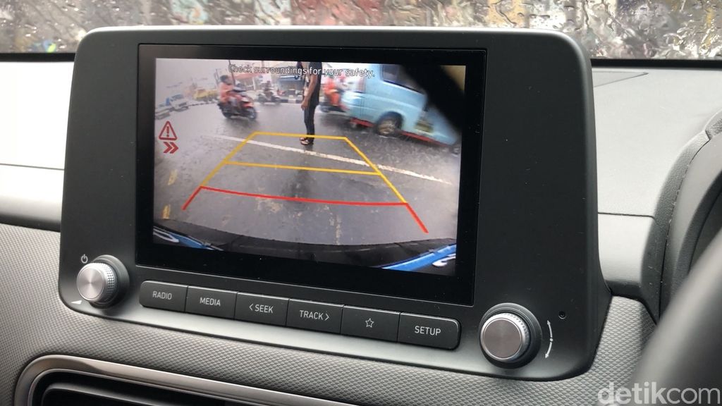 Rear Cross-Traffic Collision-Avoidance Assist di Hyundai Kona Electric 2021