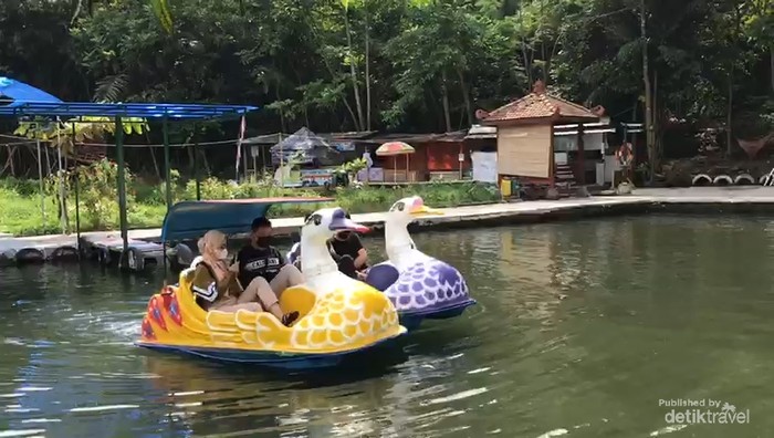 Kolam_Ikan_dan_bebek_bebekan