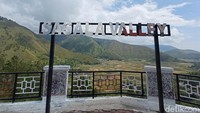 Sopo Guru Tatea Bulan bukan cuma sakral, tapi punya pemandangan yang indah. Inilah Sagala Valley yang mengarah ke Desa Sagala. (Bonauli/detikcom)