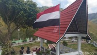 Orang batak sudah punya bendera sedari dulu. Merah, puith, dan hitam memiliki arti dunia atas, tengah, dan bawah. (Bonauli/detikcom)
