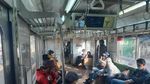 Masih Rame. Potret KRL di Hari Pertama Kerja Masa PPKM Darurat