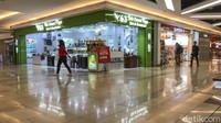 Namun, kegiatan di pasar tradisional, supermarket, hingga toko kelontong yang melayani kebutuhan sehari-hari masyarakat tetap buka. Namun, dibatasi hingga pukul 20.00 alias jam 8 malam dengan kapasitas maksimal 50%.
