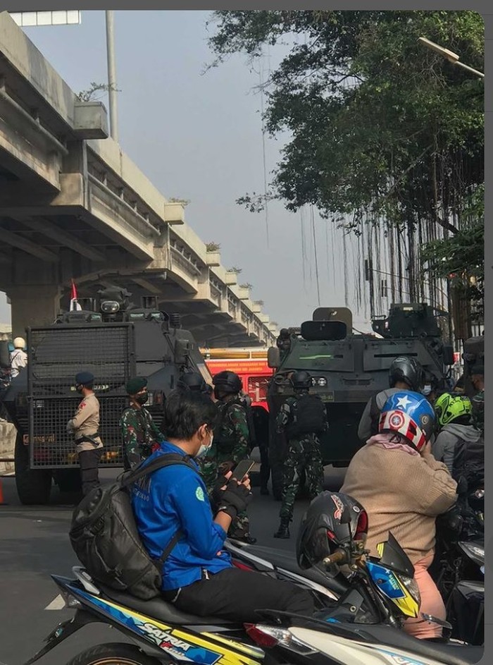 Suasana penyekatan PPKM Darurat di Jl Kalimalang arah Jakartaq