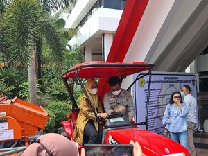 Cetak Petani Milenial, Mentan Beri Mesin Tani Senilai Rp 10,1 M ke Unhas