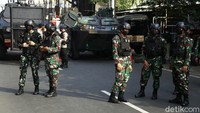 Kendaraan taktis juga disiagakan di pos penyekatan PPKM Darurat.