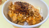 Doyan saus mentai? Kamu harus coba Truffle Chicken Rice Mentai Mozzarella (Rp 47.000). 