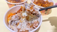 Potongan chicken popcorn yang besar-besar berpadu enak dengan gurih creamy-nya saus jamur.