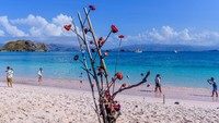 Selain itu, pemerintah juga telah mewujudkan digitalisasi industri pariwisata di lima destinasi pariwisata super prioritas salah satunya adalah Labuan Bajo.