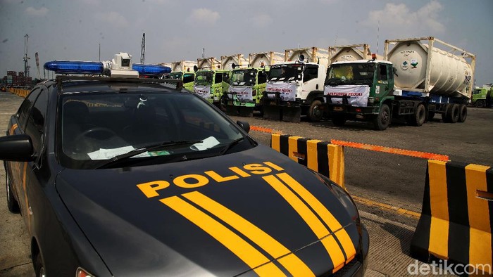 Permintaan oksigen meningkat di tengah lonjakan kasus COVID-19 di Indonesia. Bantuan oksigen pun diberikan oleh sejumlah pihak untuk bantu tangani pandemi di RI