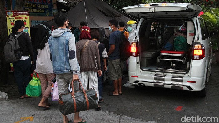 Corona Merebak, Sekolah di Solo Jadi Lokasi Isolasi Pasien Corona SDN Cemara 2 di Solo dialihfungsi menjadi lokasi isolasi pasien Corona. Sekolah tersebut menjadi lokasi isolasi pasien COVID-19 tanpa gejala.