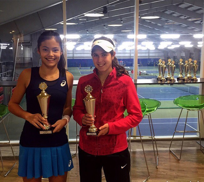 Dikatakan jika Emma pertama kali memegang raket di usia lima tahun dan mulai bergabung dengan Bromley Tennis Academy di usia 10. Sejak lockdown, remaja itu semakin fokus dengan olahraga ini secara profesional. Foto: Instagram @emmaraducanu