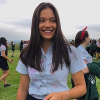 Emma yang berusia 18 tahun pun menjadi orang Inggris termuda yang melaju ke minggu kedua pertandingan tunggal wanita Wimbledon sejak 1959. Remaja yang menempati peringkat 336 dari 338 dunia itu disebut berpotensi menjadi superstar terlebih juga dipuji karena sikap dan ketenangannya. Foto: Instagram @emmaraducanu