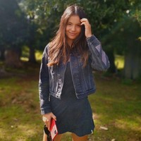 Dari pemain berperingkat rendah, Emma pun diprediksi akan mengantongi cukup banyak uang dari kemenangannya. Dilansir Dailymail, ia paling tidak akan menerima £181,000 (Rp 3,6 miliar) minggu ini, enam kali penghasilan sebelumnya. Sedangkan jika menang pertandingan selanjutnya melawan Ajla Tomljanovic, ia bisa menghasilkan £300,000 (Rp 6 miliaran). Foto: Instagram @emmaraducanu