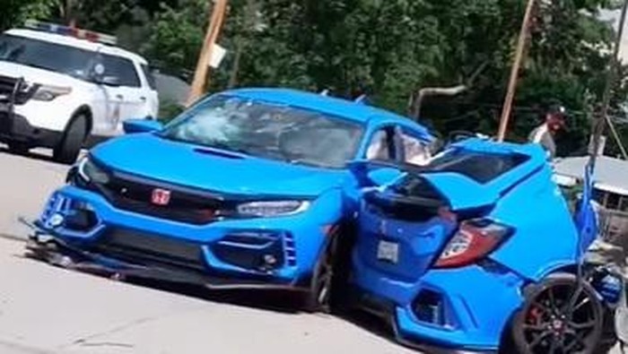 Honda Civic Type R terbelah jadi dua