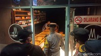 Kapolres Demak, AKBP Andhika Bayu Adittama menjelaskan pengecekan penerapan PPKM Darurat ini sudah berjalan tiga hari ini, sudah dilakukan sejumlah sanksi penindakan fisik dan administratif kepada pelanggar.