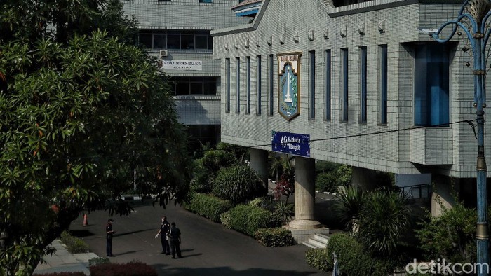 Kasus COVID-19 di Ibu Kota melonjak beberapa bulan terakhir. Kantor Wali Kota Jakarta Utara pun kini disiapkan jadi lokasi isolasi pasien Corona.