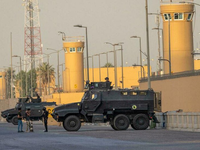 Ilustrasi -- Kedutaan Besar AS di Baghdad dijaga pasukan keamanan Irak (dok. Getty Images via AFP/JOHN MOORE)