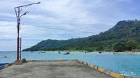 Pantai Melingge, merupakan salah satu pantai indah di pulau terpencil ini.