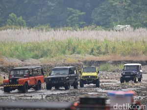 Foto: Seru-seruan Naik Jeep Menaklukkan Trek Gunung Kelud