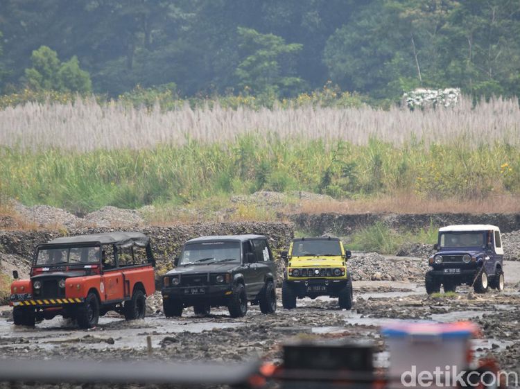 Foto: Seru-seruan Naik Jeep Menaklukkan Trek Gunung Kelud
