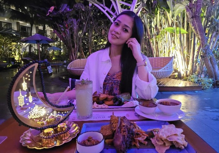 Makin Cantik, Gaya Gracia Indri Saat Floating Breakfast hingga Dinner Mewah Makin Cantik, Gaya Gracia Indri Saat Floating Breakfast hingga Dinner Mewah