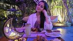 Makin Cantik, Gaya Gracia Indri Saat Floating Breakfast hingga Dinner Mewah